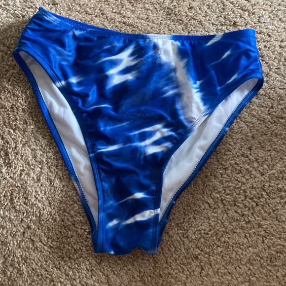 Two piece bathing suit - Picture 2 of 2